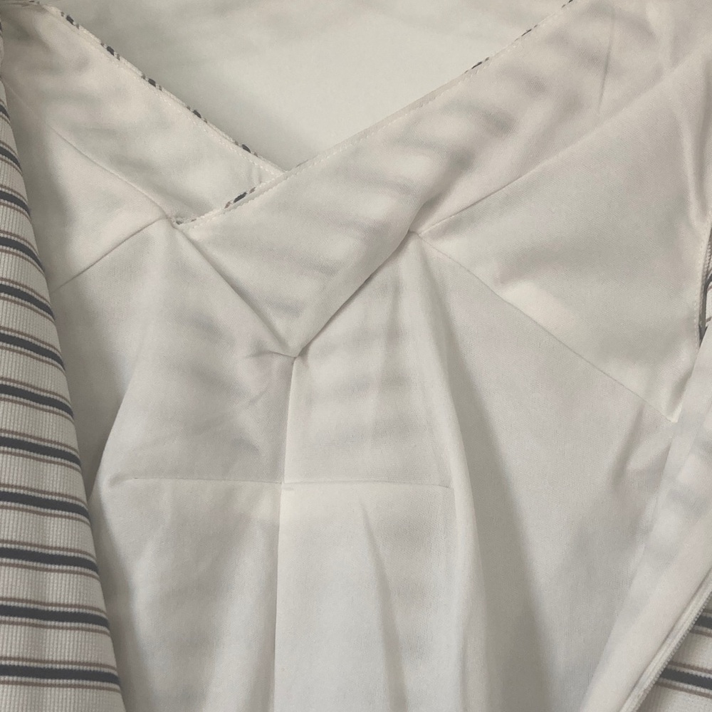 Navy and White Striped Sleeveless Midi Dress 👗,size-4P, lined, belted - Picture 12 of 12